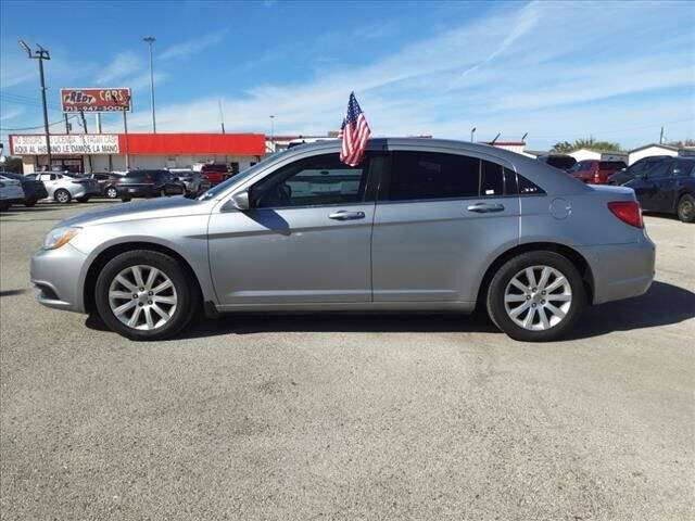 2014 Chrysler 200 Touring photo 10