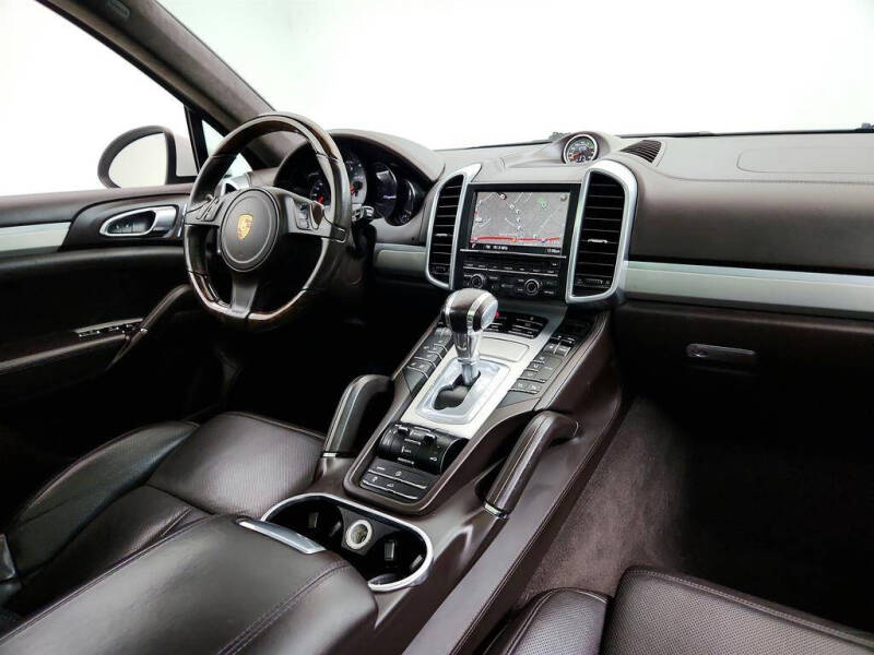 2013 Porsche Cayenne GTS
