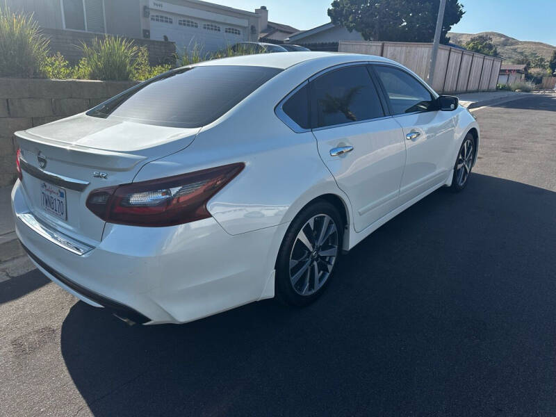 2017 Nissan Altima SR photo 4