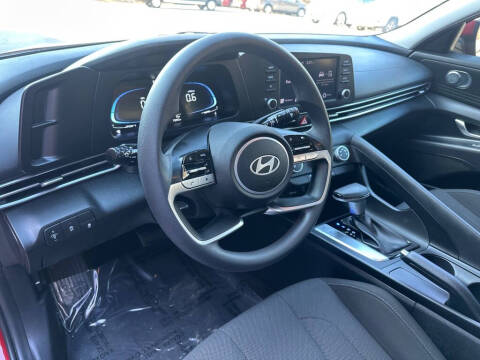 2024 Hyundai Elantra SE