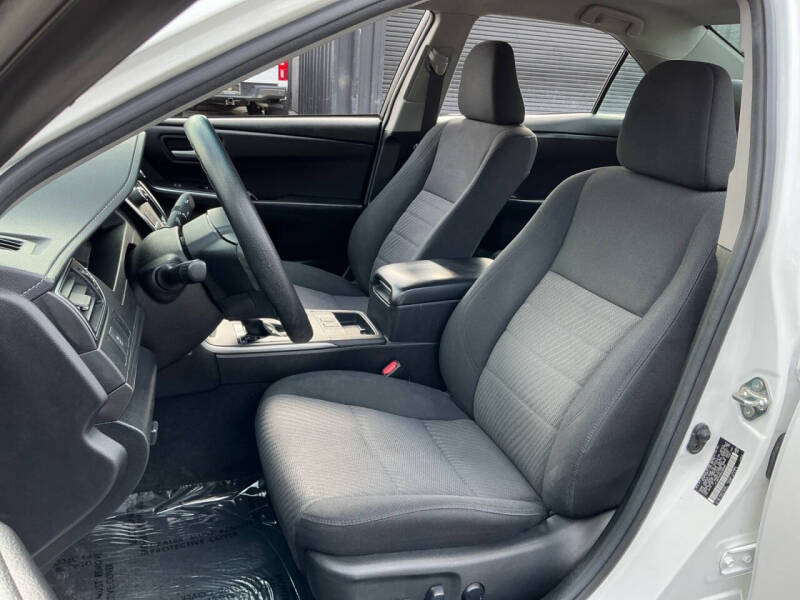 2017 Toyota Camry Hybrid LE