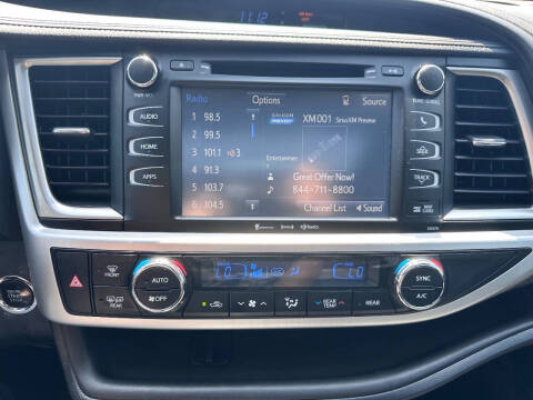 2017 Toyota Highlander SE