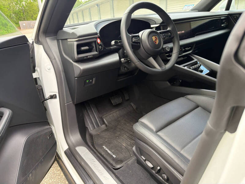 2025 Porsche Macan 4 Electric