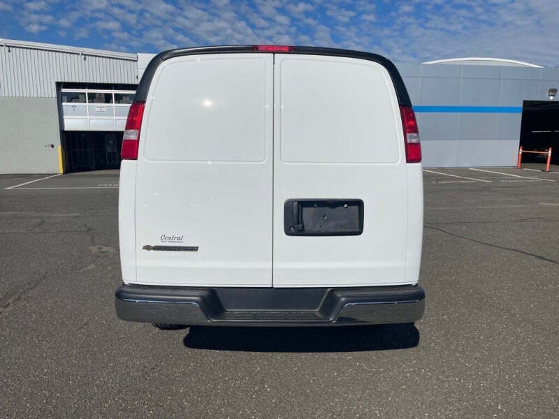 2025 Chevrolet Express 2500