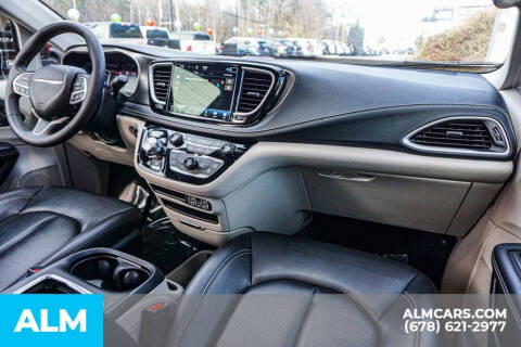 2024 Chrysler Pacifica Plug-In Hybrid Select