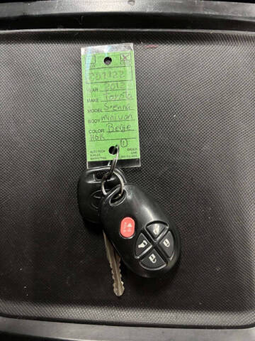 2012 Toyota Sienna LE 8-Passenger