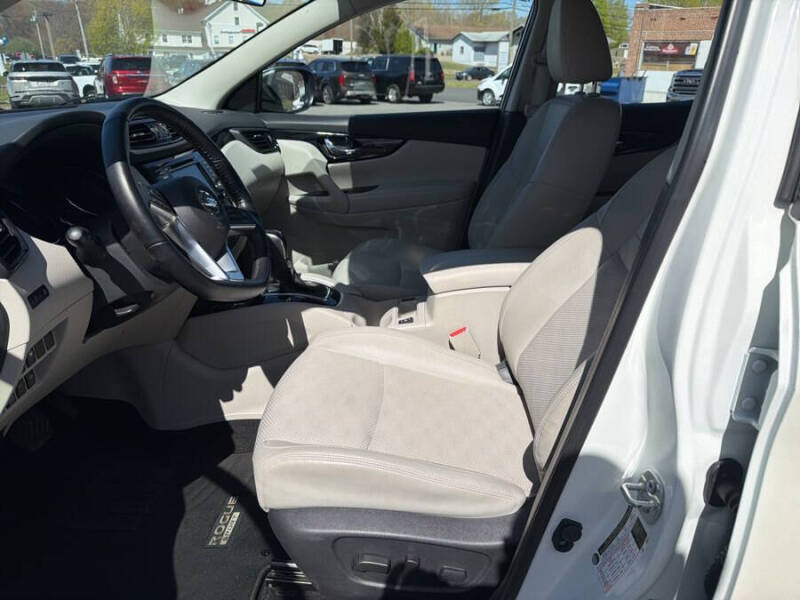 2022 Nissan Rogue Sport SV