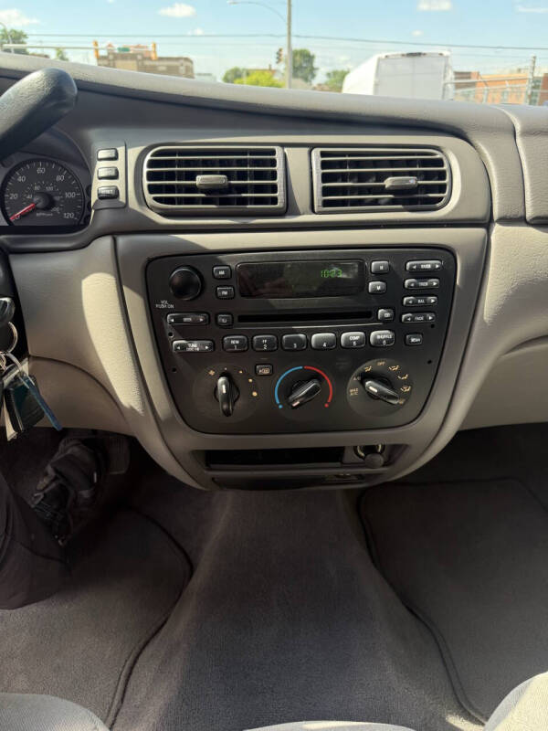 2005 Ford Taurus SE