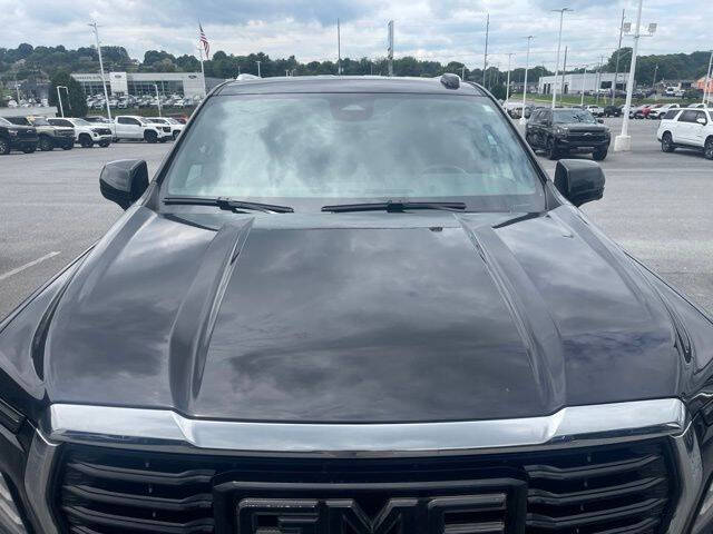 2025 GMC Yukon Elevation