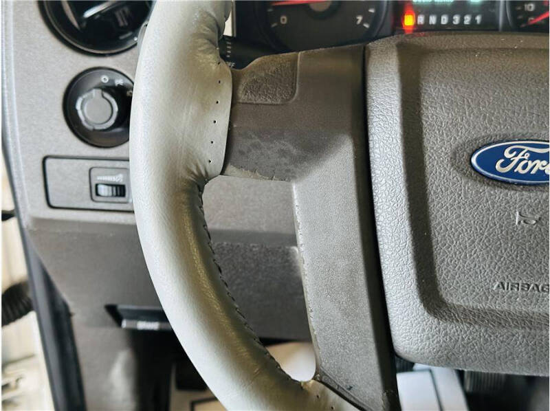 2009 Ford F-150 STX photo 25