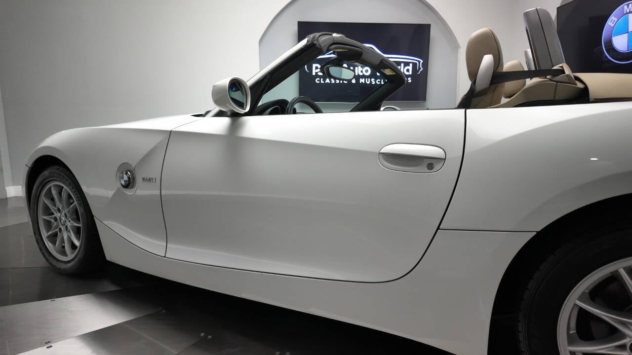 2005 BMW Z4 23