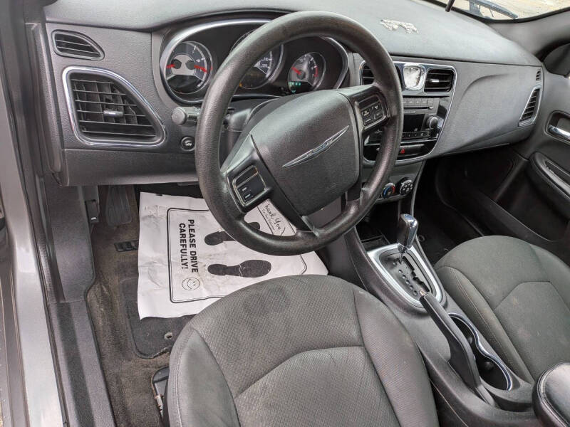 2012 Chrysler 200 LX