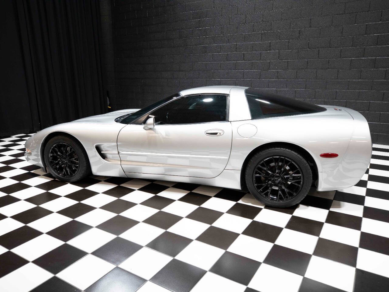 2004 Chevrolet Corvette 25