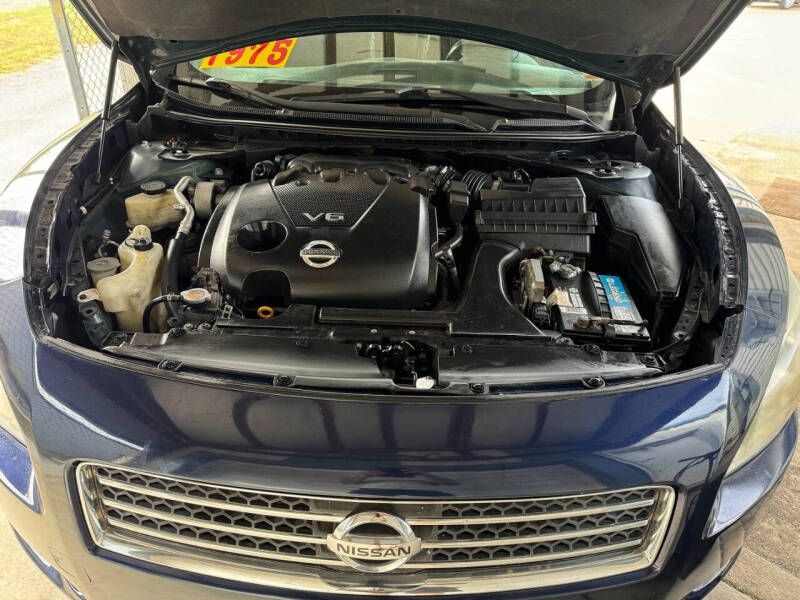 2009 Nissan Maxima SV photo 18