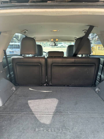 2014 Toyota Prius v Five