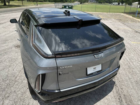 2025 Cadillac LYRIQ Luxury 2