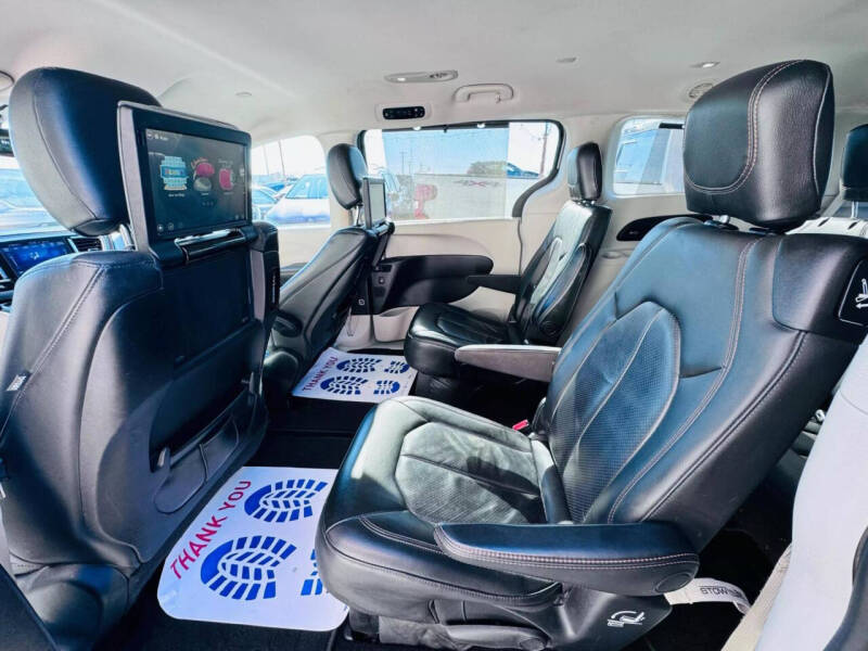 2017 Chrysler Pacifica Touring-L Plus
