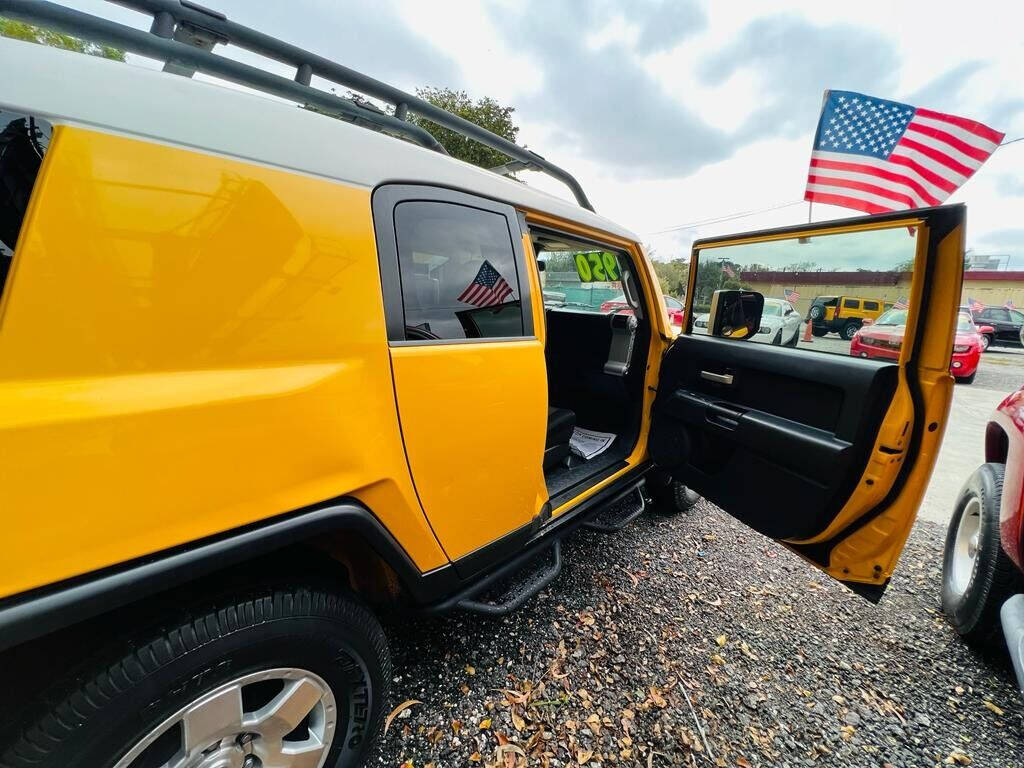 2007 TOYOTA FJ Cruiser SUV / Crossover - $14,950