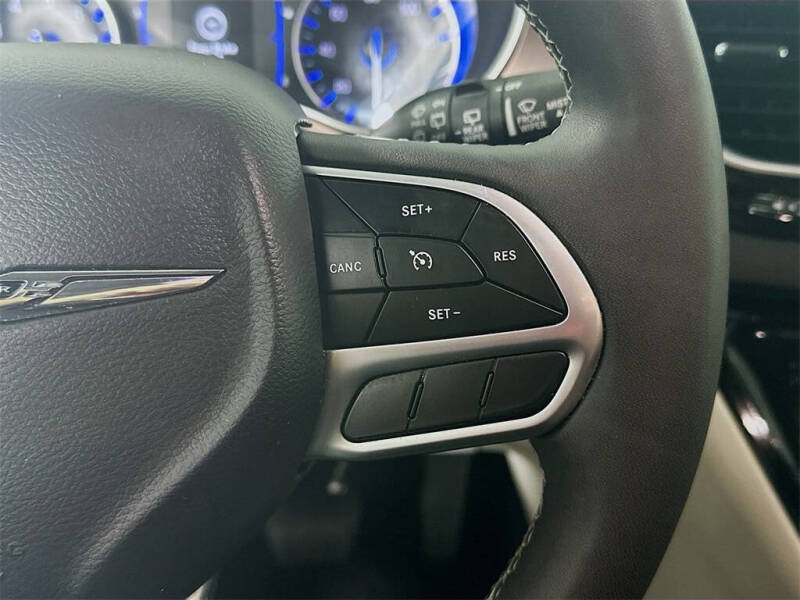 2024 Chrysler Voyager LX