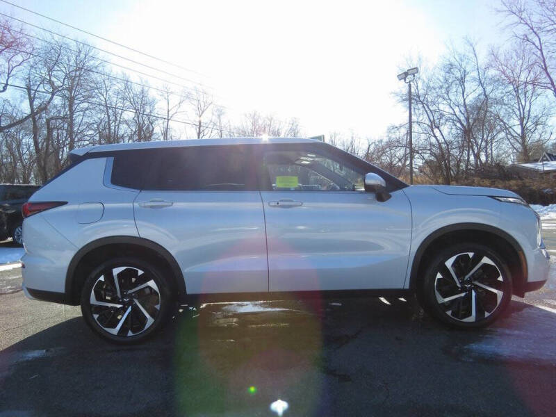 2023 Mitsubishi Outlander SE