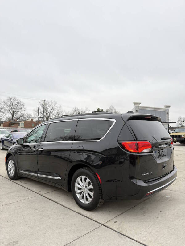 2017 Chrysler Pacifica Touring-L