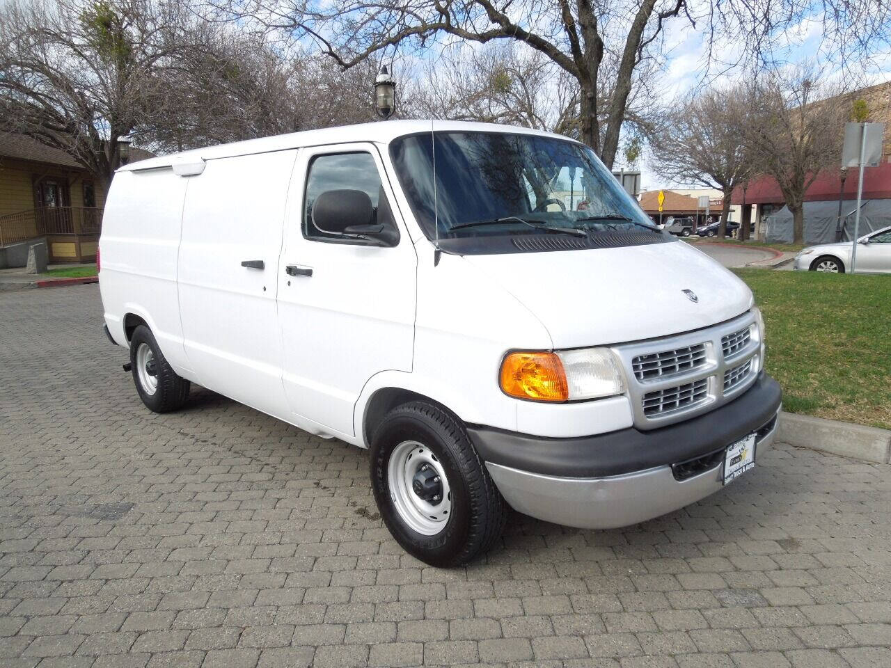 2001 dodge ram van 1500 5.9 l v8 cargo van