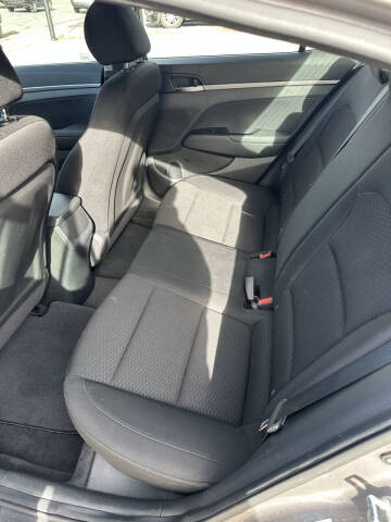 2020 Hyundai Elantra SE