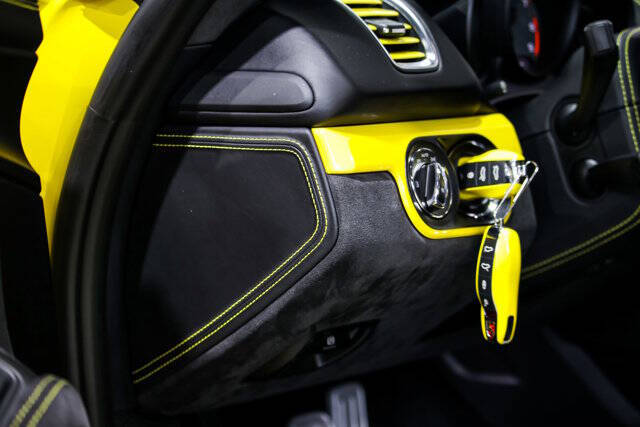 2016 Porsche Cayman GT4