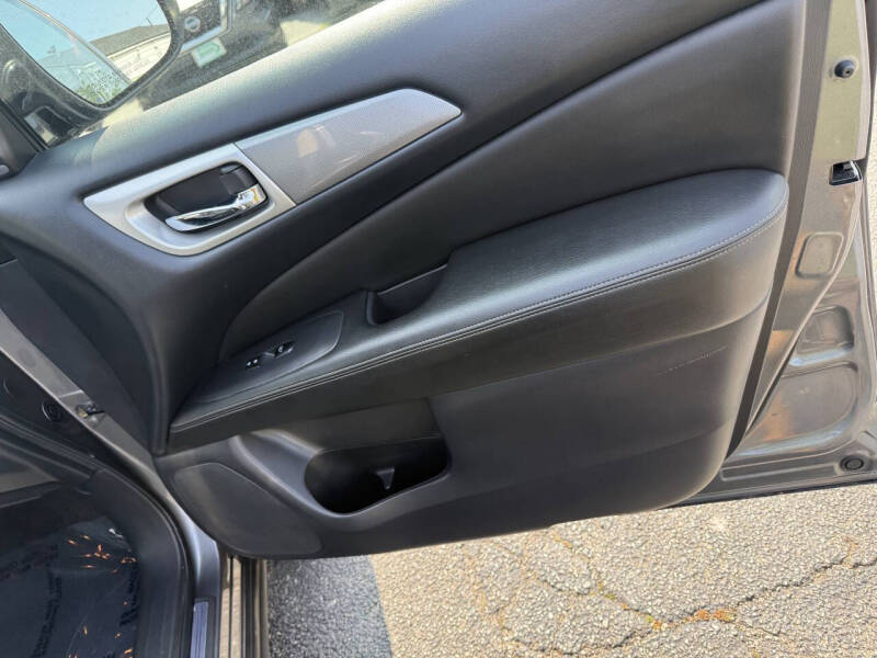 2018 Nissan Pathfinder SL