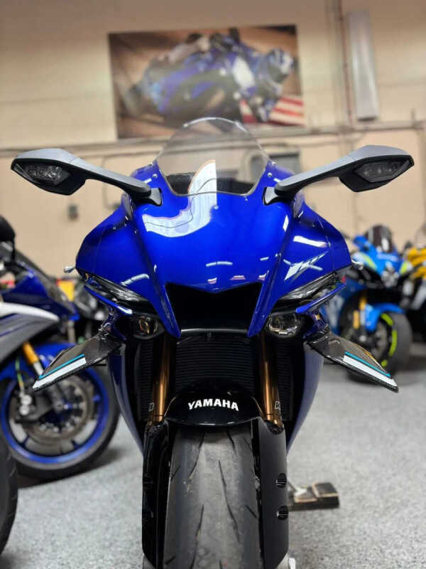 2025 Yamaha YZF-R1