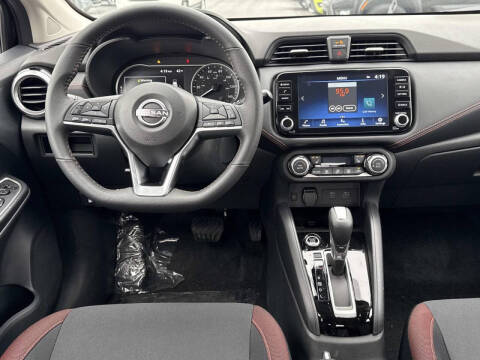 2025 Nissan Versa SR