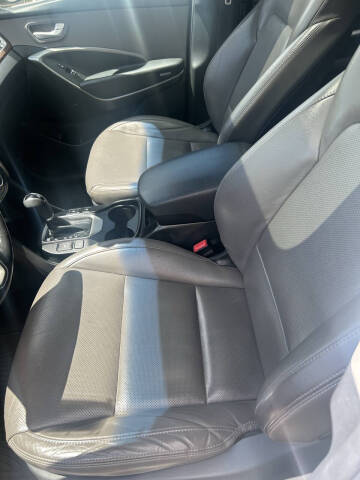 2017 Hyundai Santa Fe SE Ultimate