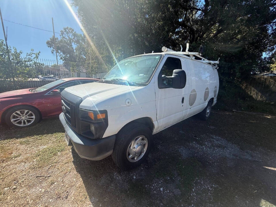 2010 Ford E-Series Econoline Van Commercial's photo