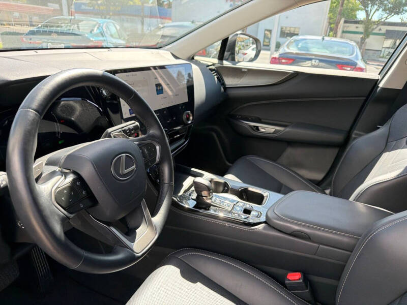 2025 Lexus NX 450h+