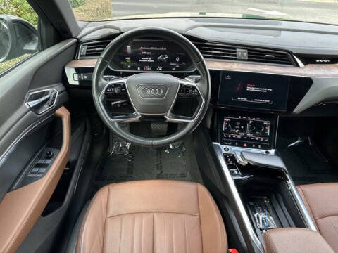 2022 Audi e-tron quattro Premium Plus