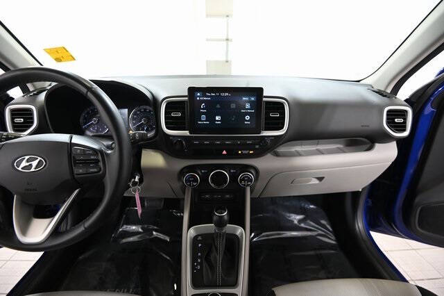 Blue 2022 Hyundai VENUE SEL SEL 4dr Crossover 2