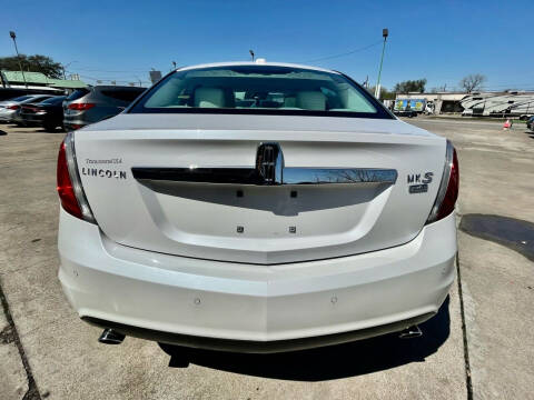 2011 Lincoln MKS