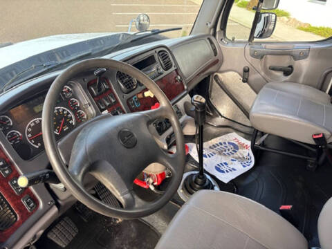 2013 Freightliner 108 SD