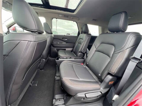 2025 Nissan Pathfinder SL