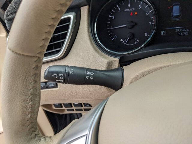 2015 Nissan Rogue 30