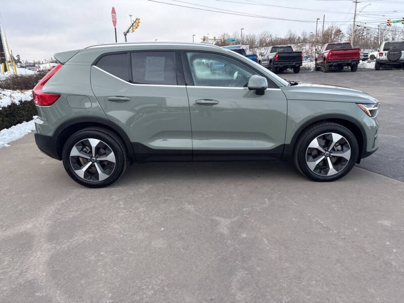 2025 Volvo XC40 B5 Plus Bright Theme