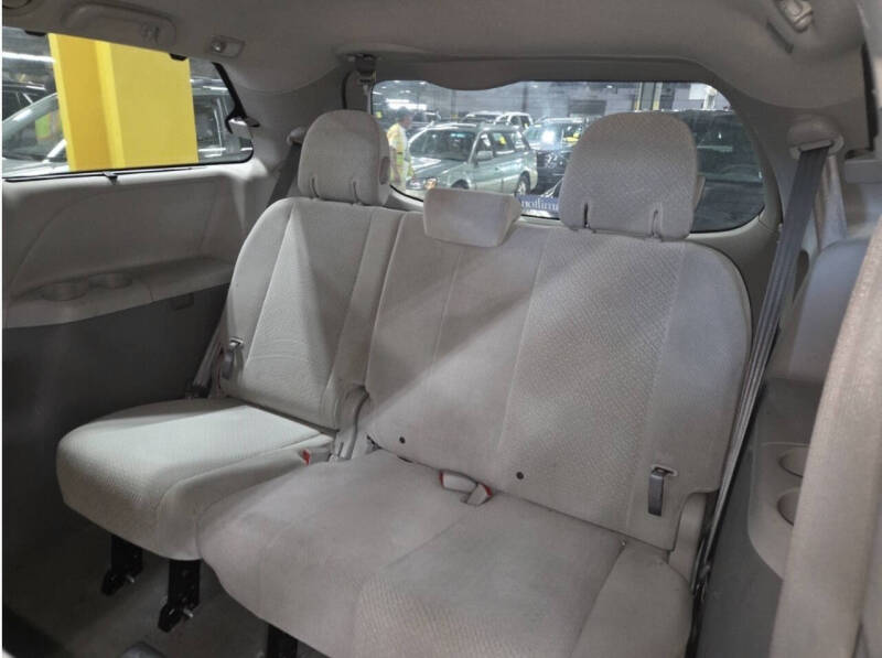 2011 Toyota Sienna LE 7-Passenger