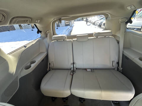 2014 Toyota Sienna XLE 7-Passenger