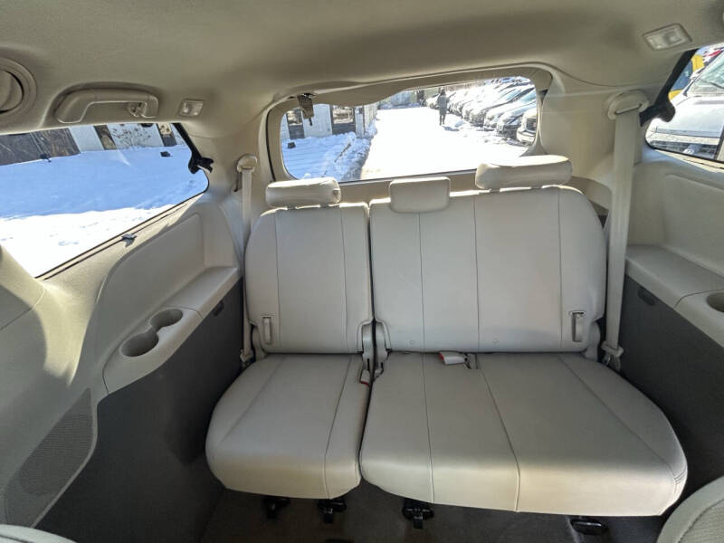 2014 Toyota Sienna XLE 7-Passenger