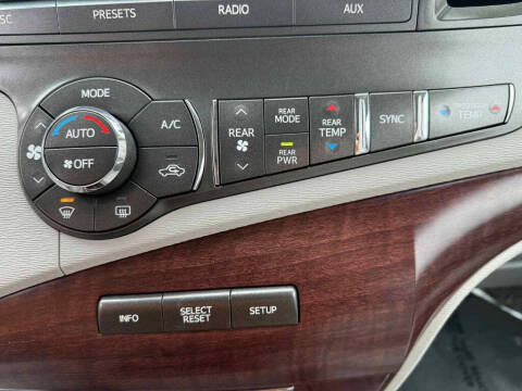 2014 Toyota Sienna XLE 7-Passenger