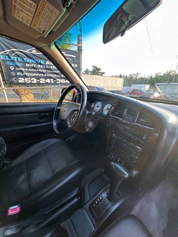 2002 Nissan Pathfinder LE