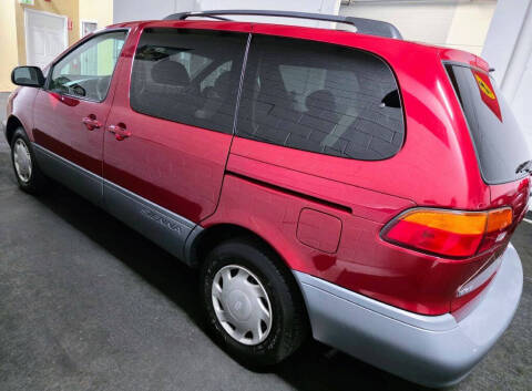 1999 Toyota Sienna LE
