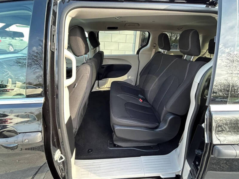 2021 Chrysler Voyager L