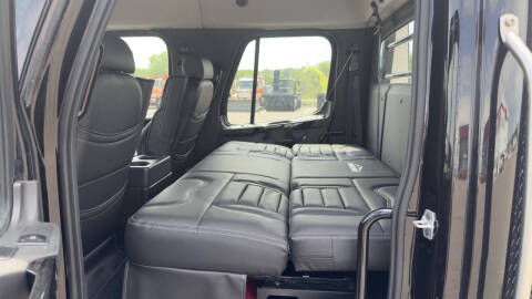 2025 Freightliner M2 106