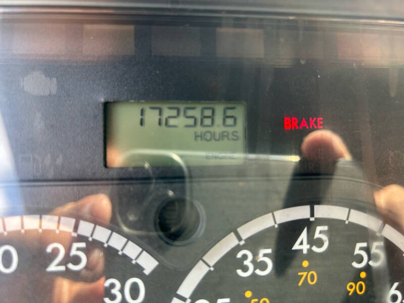 2012 Freightliner Cascadia 113 Semi Truck